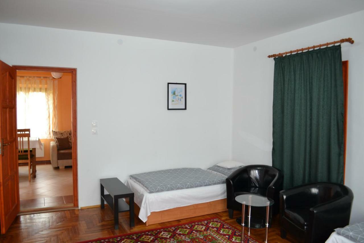 Liliom Apartman 久洛 外观 照片